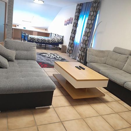 Ferienwohnung In Erftstadt Esterno foto