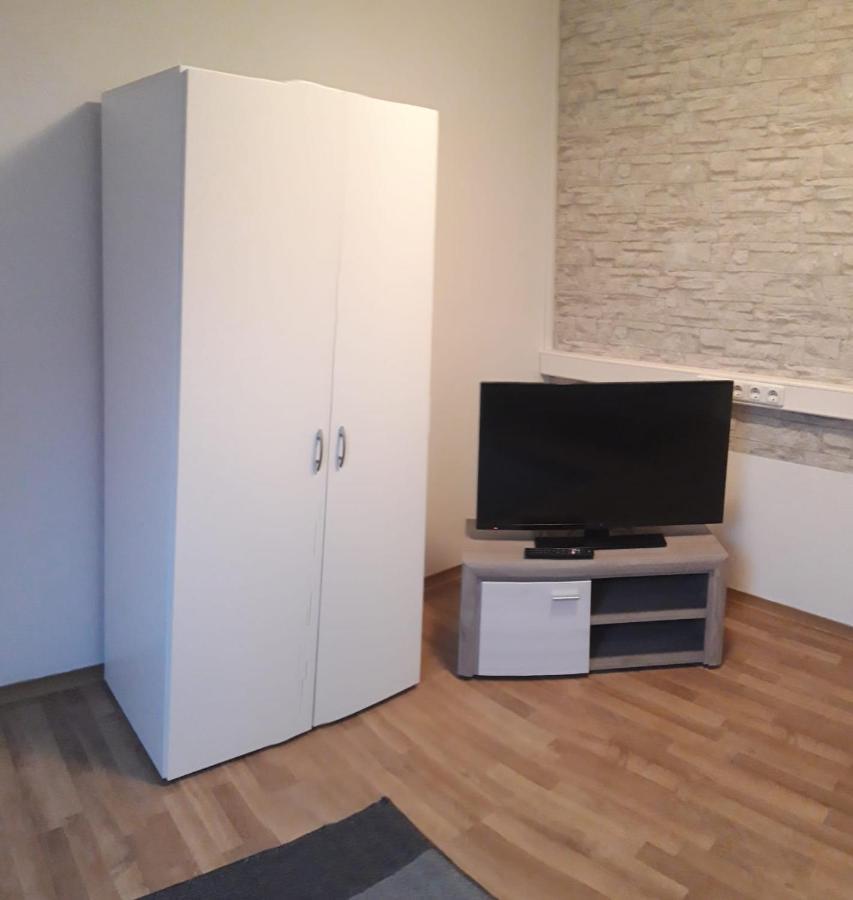 Ferienwohnung In Erftstadt Esterno foto